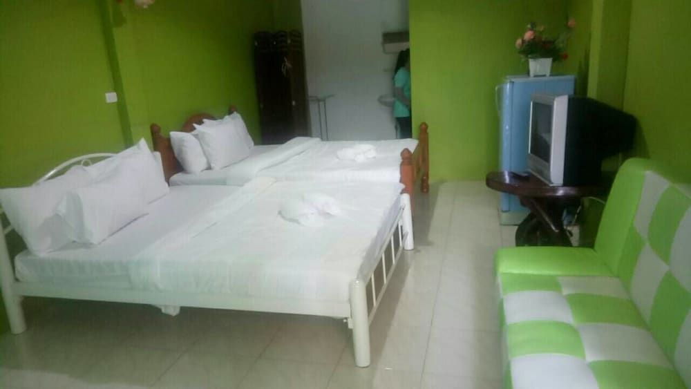 Roomquest Amphawa Vaylasamran Floating Market 2