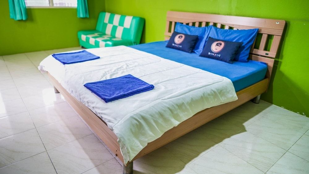 Roomquest Amphawa Vaylasamran Floating Market 3