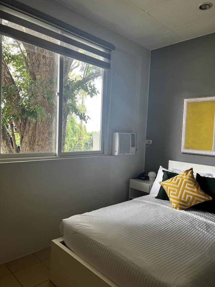 Emerald Manor Hotel 3