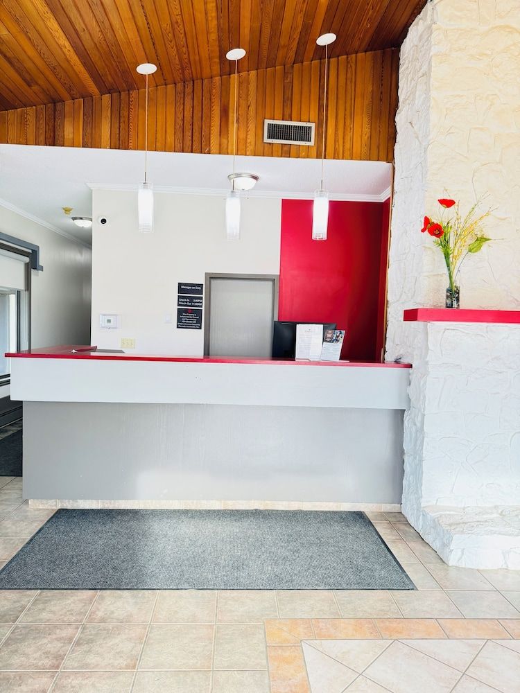 Ramada by Wyndham Dawson Creek 2