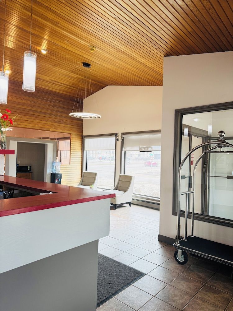 Ramada by Wyndham Dawson Creek 3