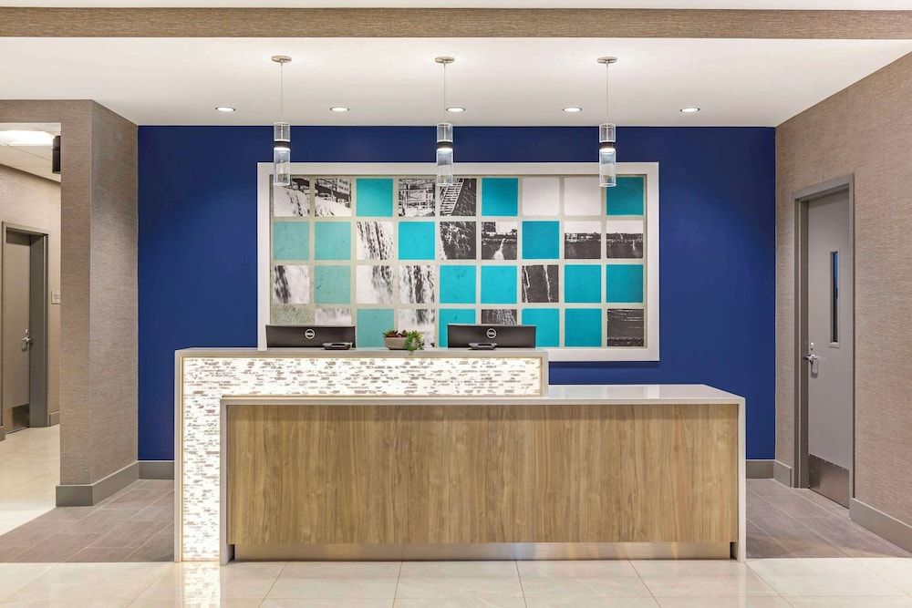 Cambria Hotel Niagara Falls 2