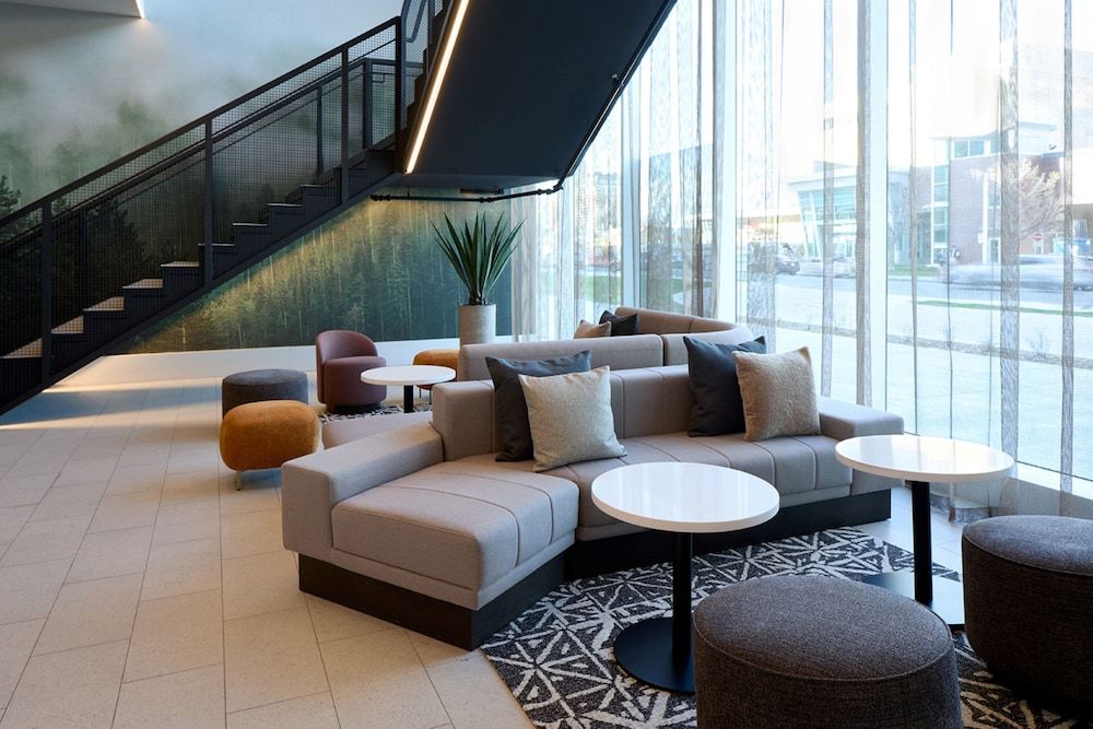 Courtyard By Marriott Montreal Laval 2