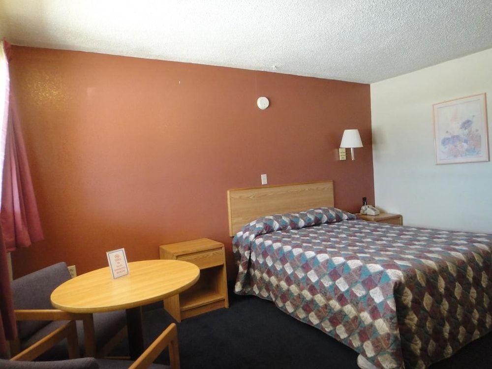 Econo Lodge Las Vegas NM 3