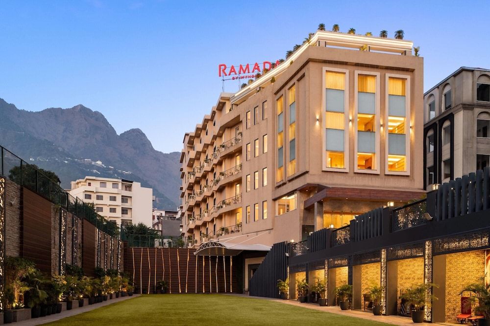 Ramada by Wyndham Katra Station Road 5 estrellas en Katra