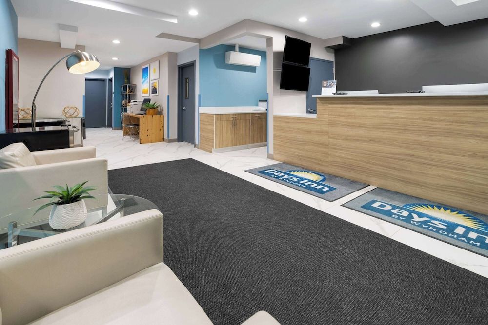 Days Inn By Wyndham Staten Island 2