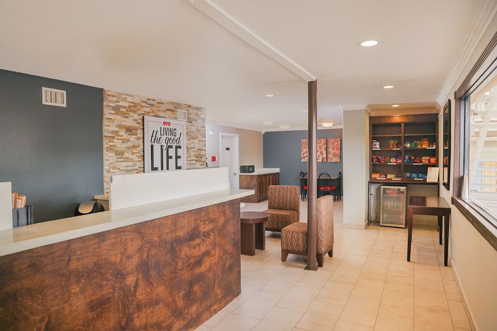 OYO Hotel McAllen Airport South 3