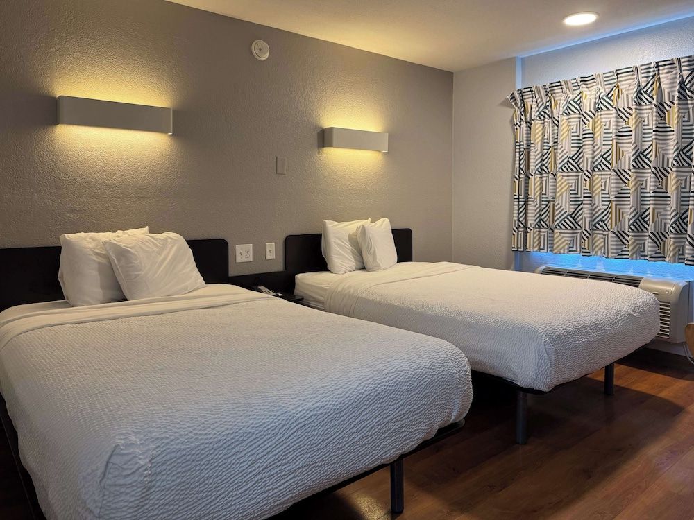 Motel 6 Simi Valley, CA 3