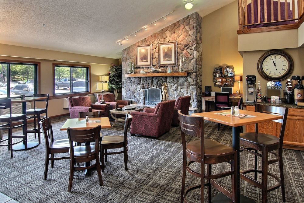Blossom Hotel & Suites Traverse City 2 estrellas en Traverse City