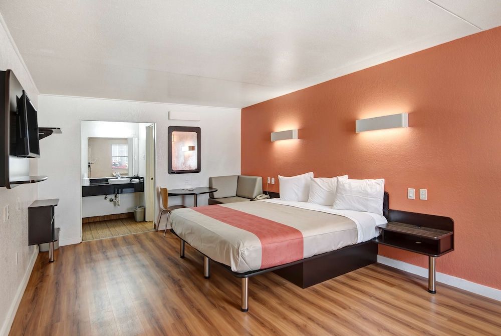 Motel 6 Dallas, TX - Forest Lane 3