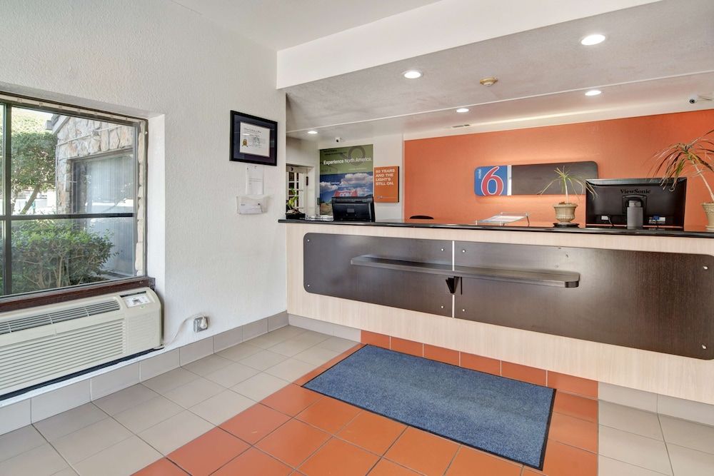 Motel 6 Dallas, TX - Forest Lane 2