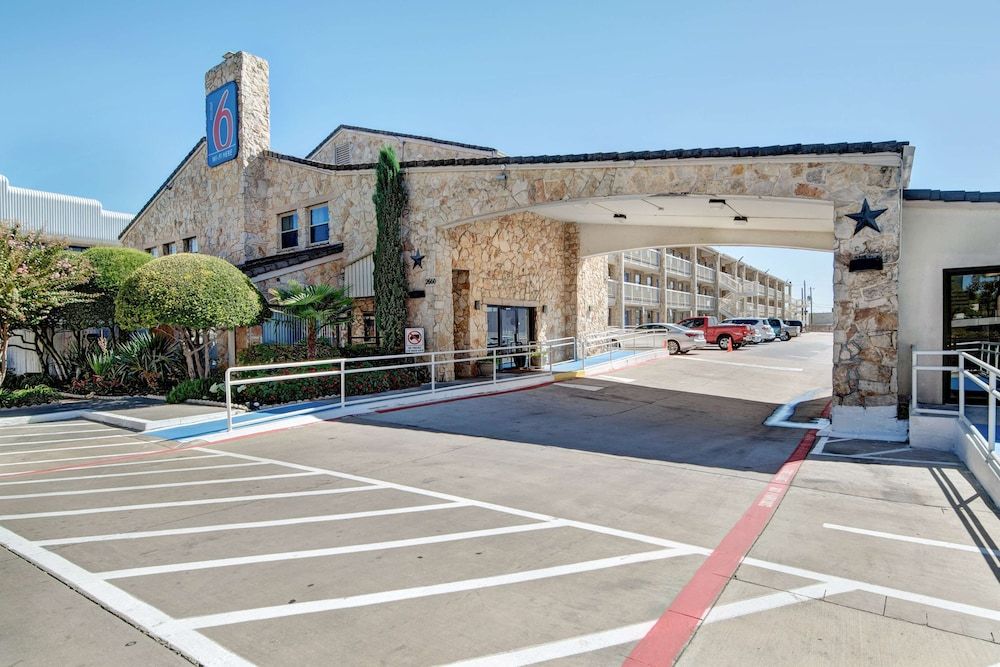 Motel 6 Dallas, TX - Forest Lane 2 estrelas em Dallas