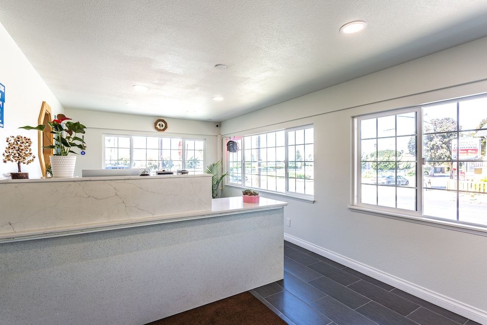 Coastal Breeze Inn 2