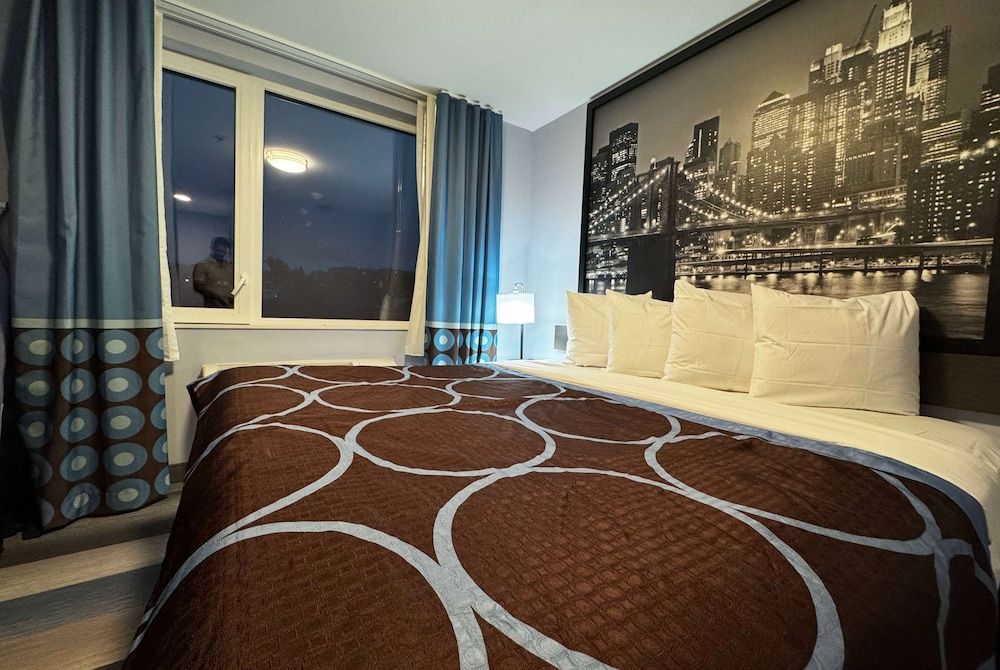 Super 8 by Wyndham Brooklyn Fulton Street/Broadway Junction 3