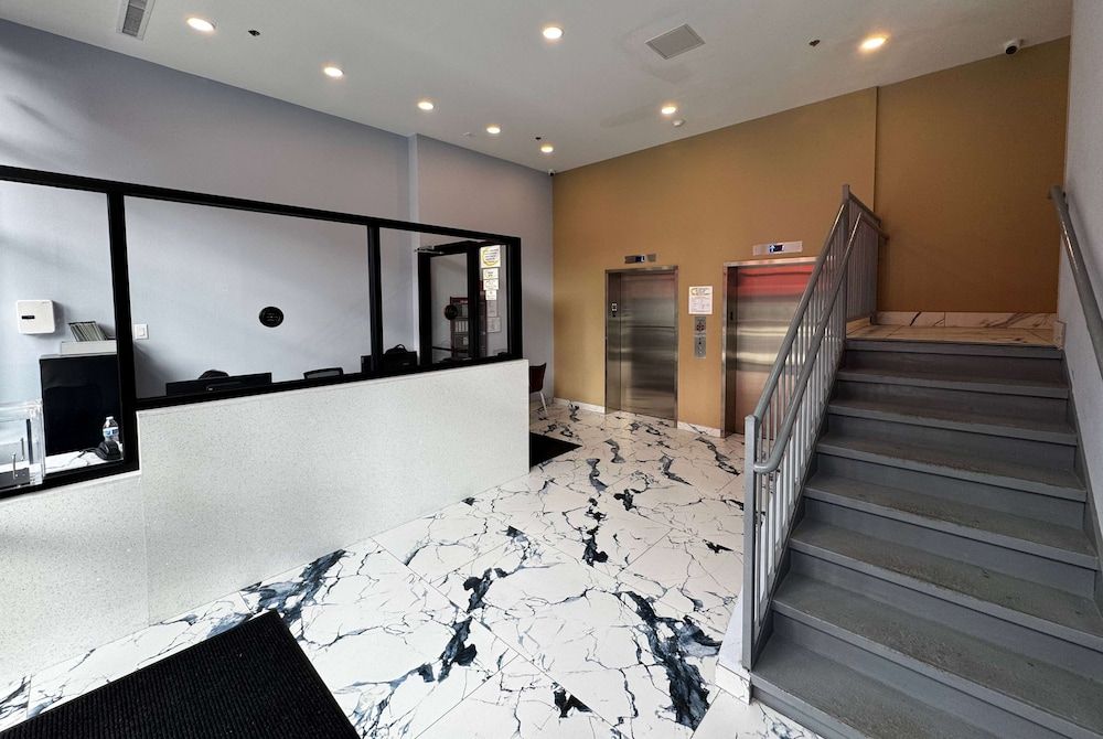 Super 8 by Wyndham Brooklyn Fulton Street/Broadway Junction 2