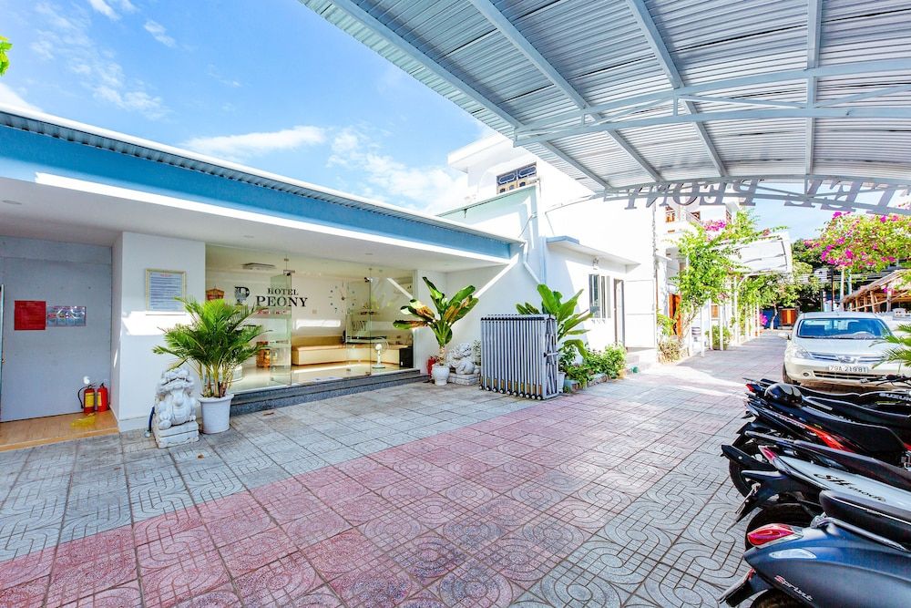 Super OYO 598 Peony Hotel 3