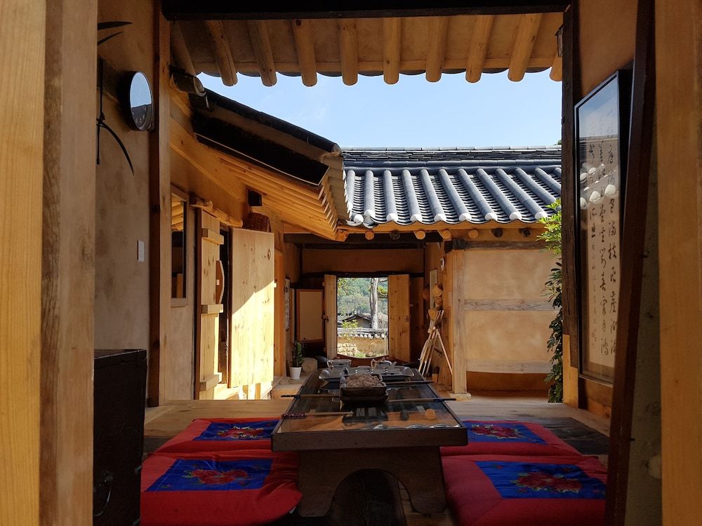 Jukheon Traditional House