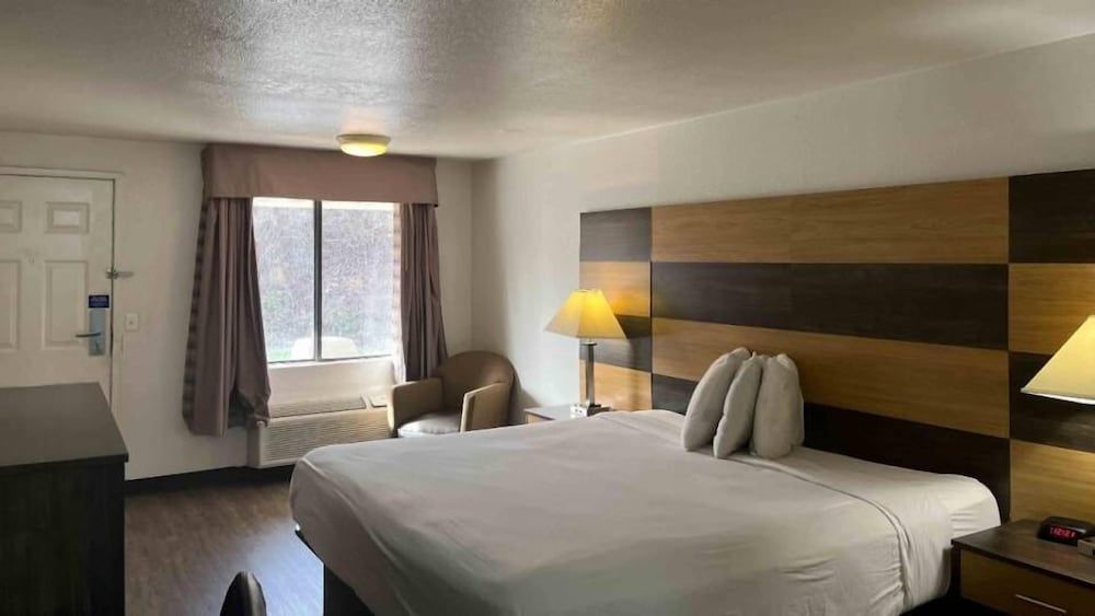 Motel 6 Cross Lanes, WV - Goff Mountain Rd 3