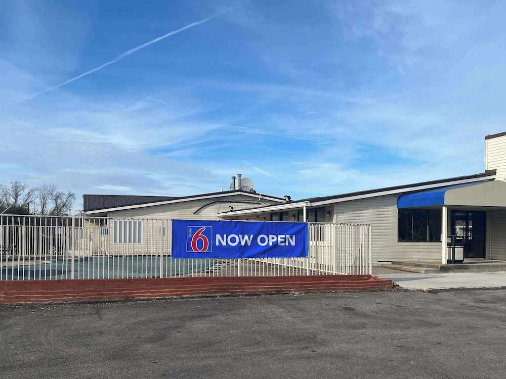 Motel 6 Cross Lanes, WV - Goff Mountain Rd 2 estrelas em Cross Lanes