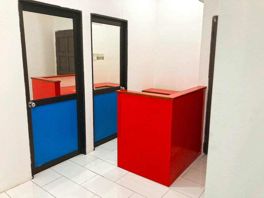 SPOT ON 90077 Cherry's Lodge 2