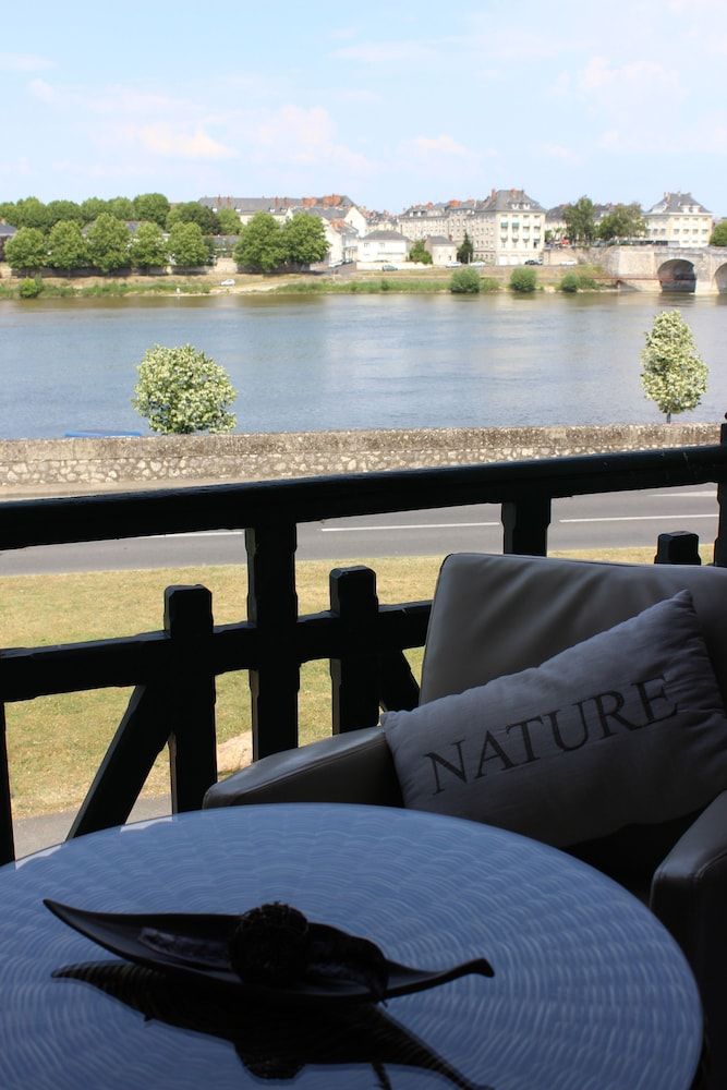 Rive Gauche 2 estrelas em Saumur