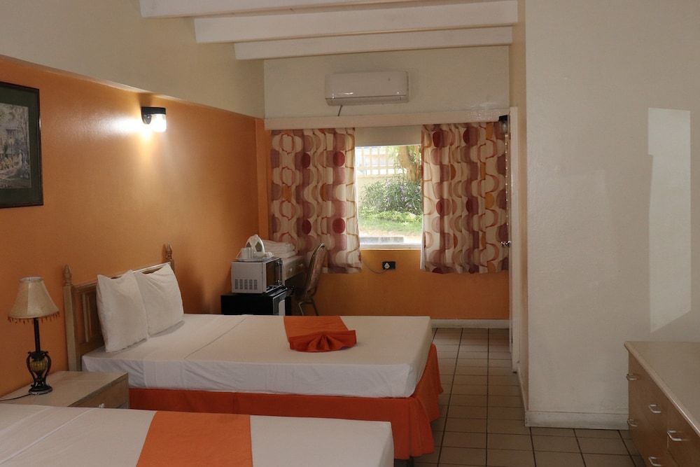 Pineapple Court Hotel 3