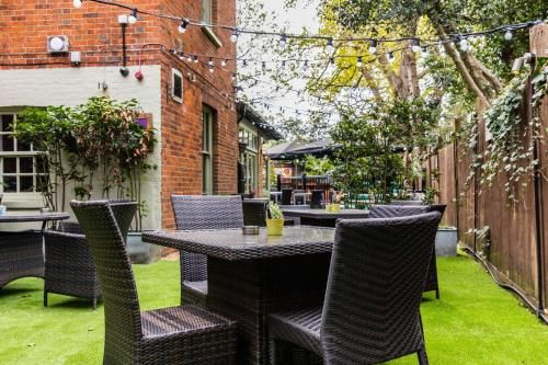 Hand and Spear 4 estrelas em Weybridge