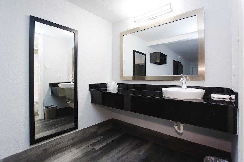 Motel 6 Houston, TX - Medical Center/NRG Stadium 3