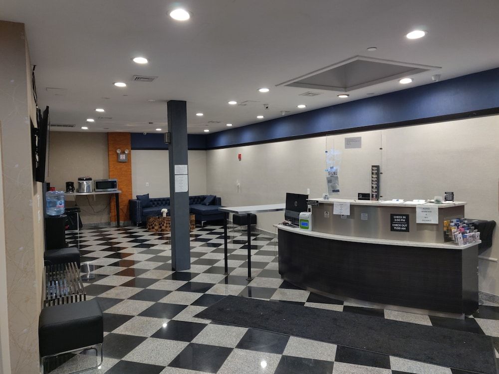 Hotel Key LaGuardia Airport 2