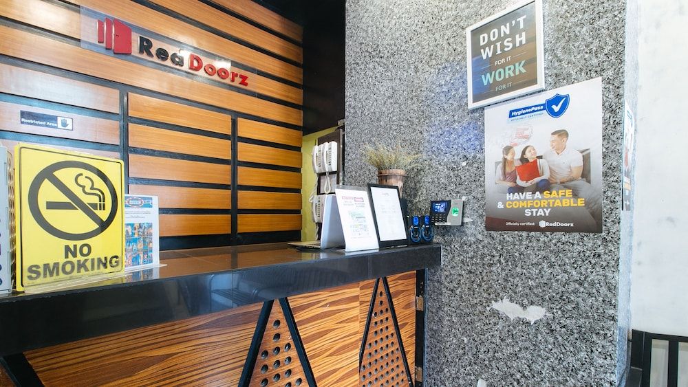 RedDoorz near Quiapo Church Manila 3