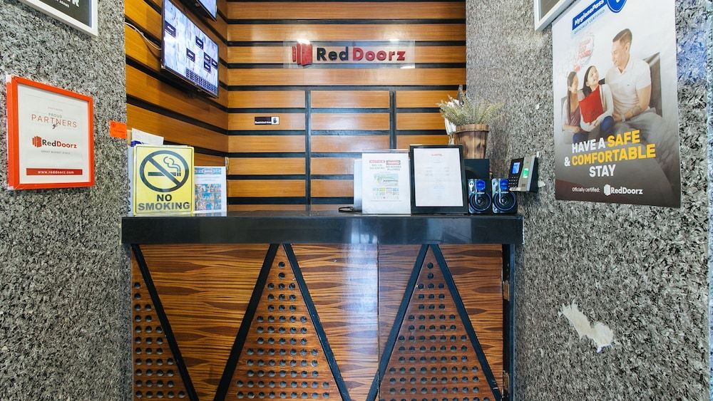 RedDoorz near Quiapo Church Manila 1