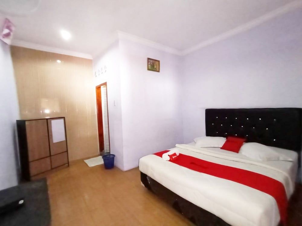 RedDoorz near Danau Toba Parapat 2 étoiles à Parapat