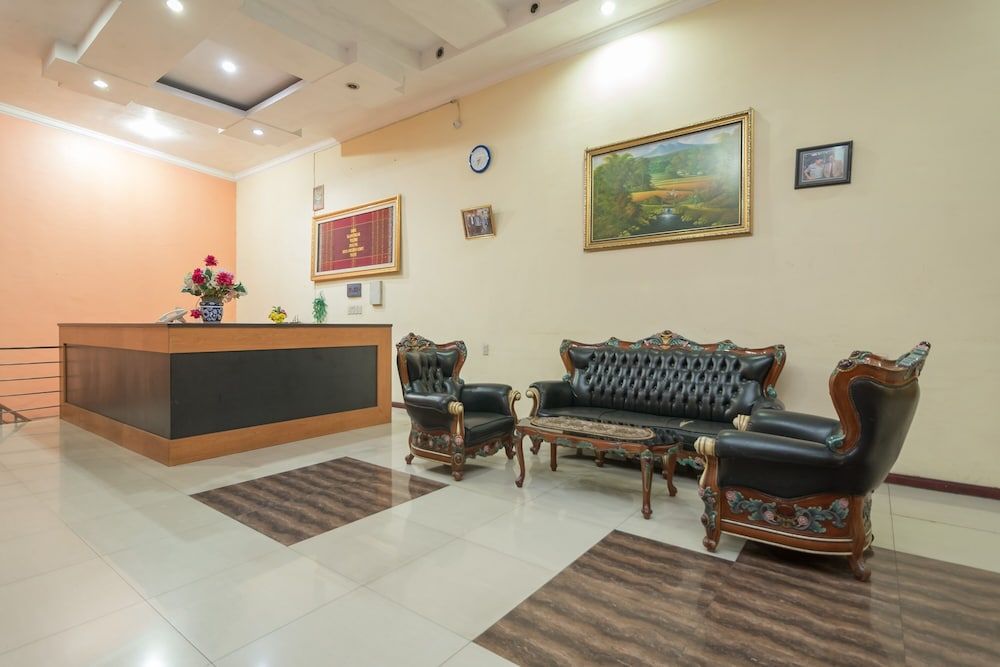 RedDoorz near Danau Toba Parapat 2