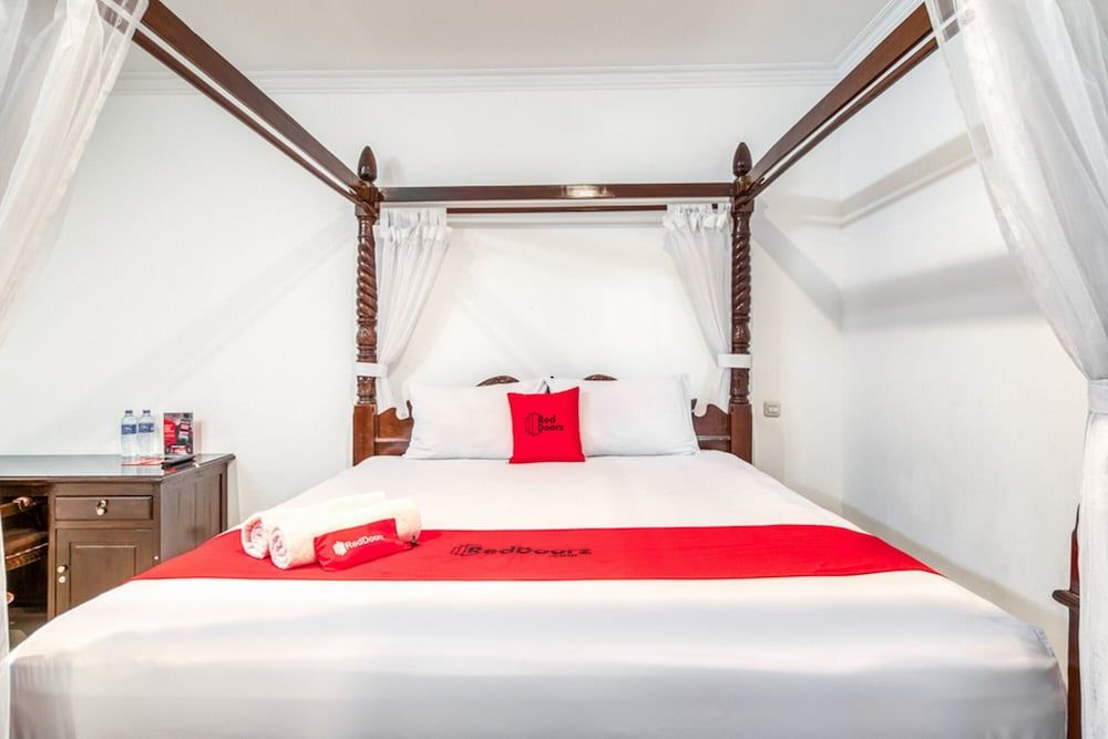 RedDoorz Plus near Lempuyangan Station 4 3