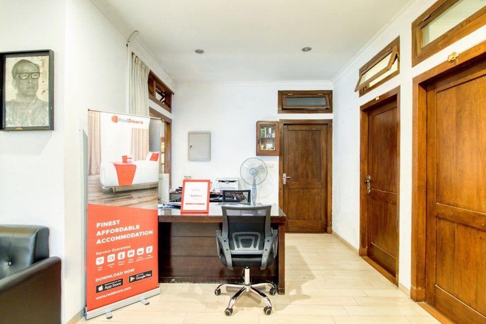 RedDoorz Plus near Lempuyangan Station 4 2