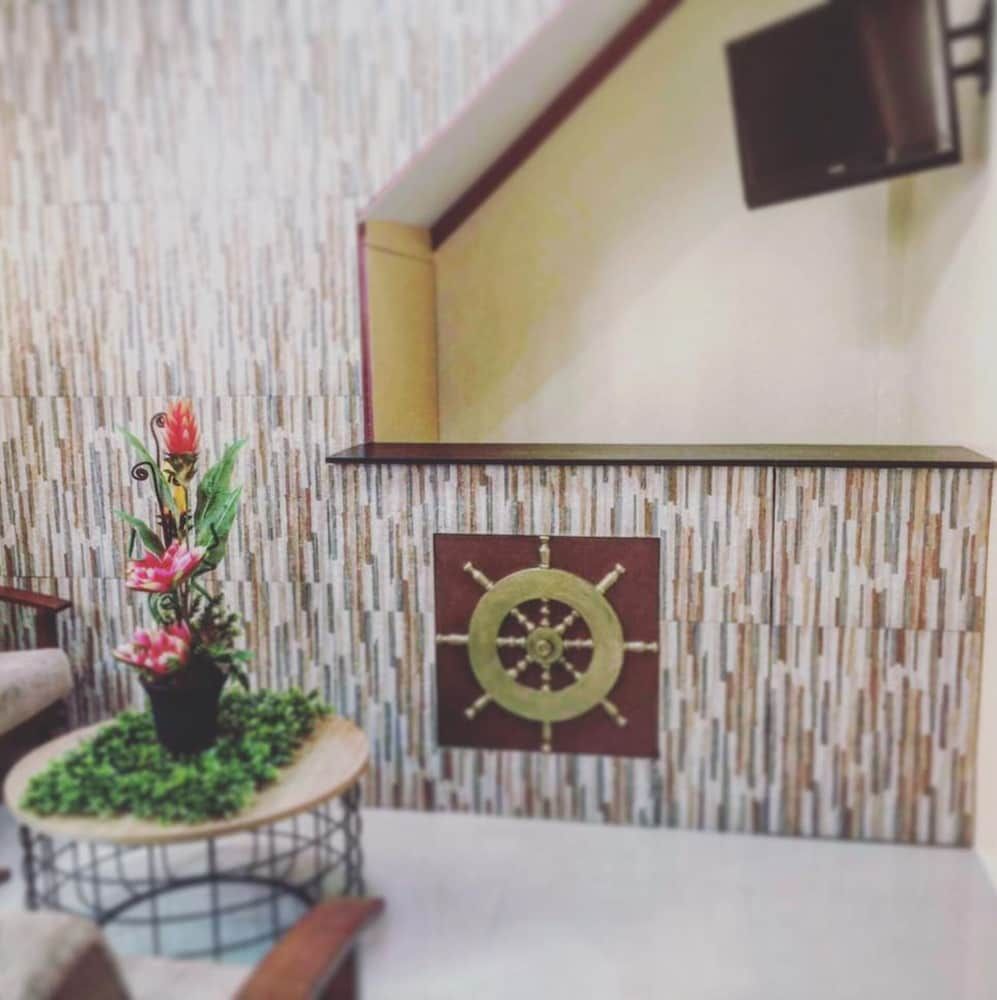 OYO 742 Blythe 888 De Jardin Transient House 2