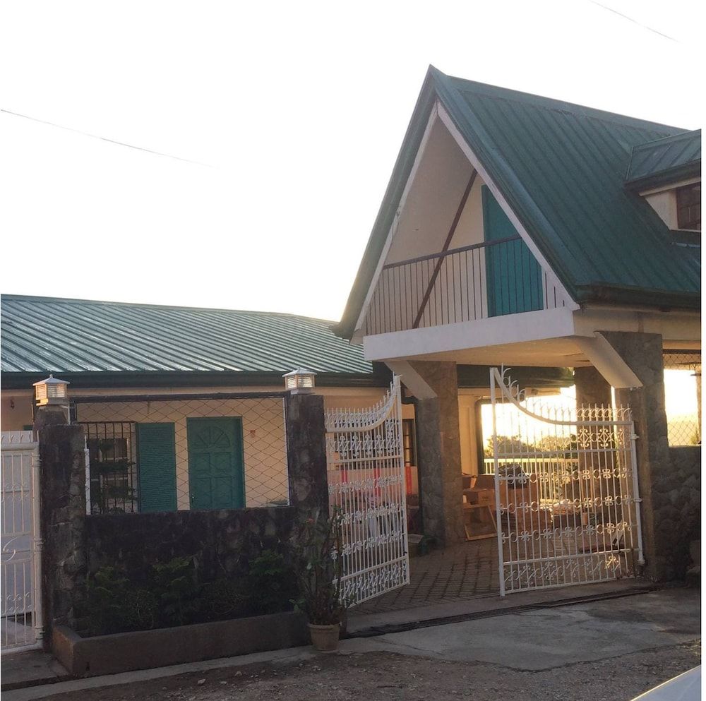 OYO 742 Blythe 888 De Jardin Transient House 1