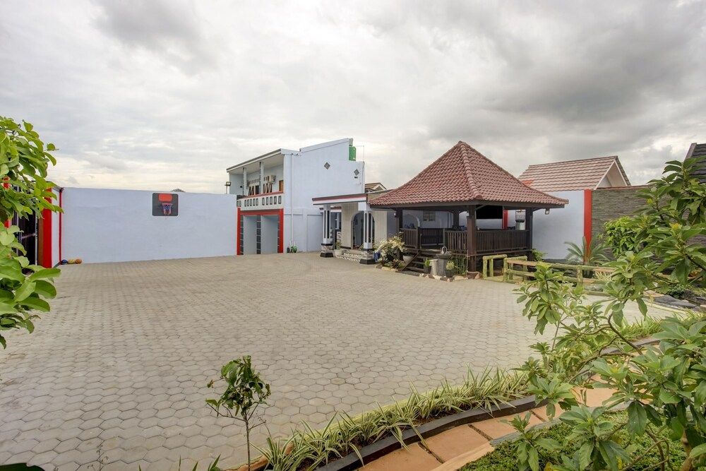 OYO Life 3982 Azka Homestay Syariah 3