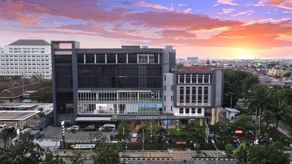 Luxury Inn Arion Hotel Rawamangun 4 estrellas en Jakarta