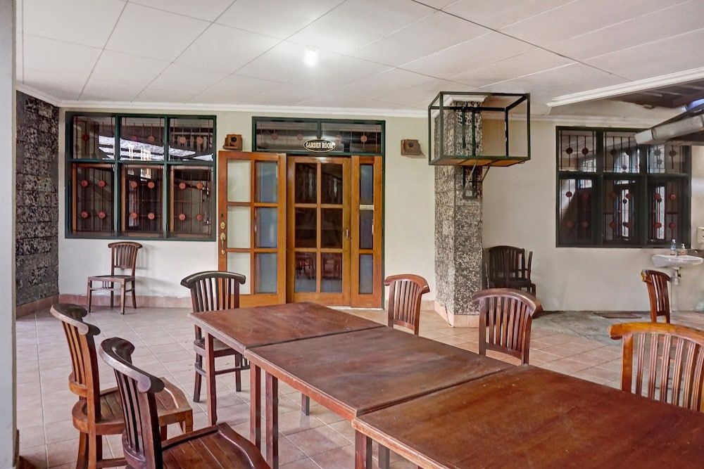 Hotel O 90596 Hotel Griya Astoeti 2