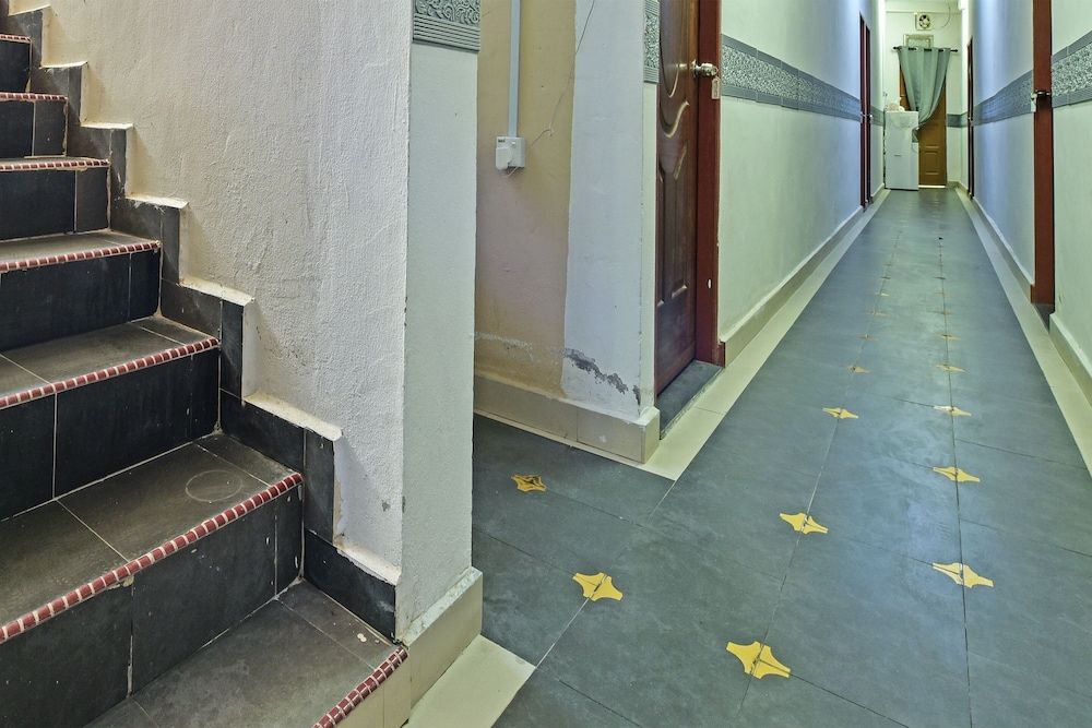 OYO 90441 Cz Traveler's Hotel 3