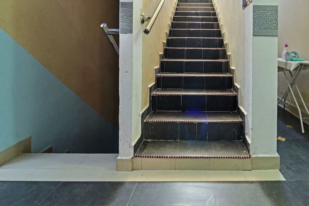 OYO 90441 Cz Traveler's Hotel 2