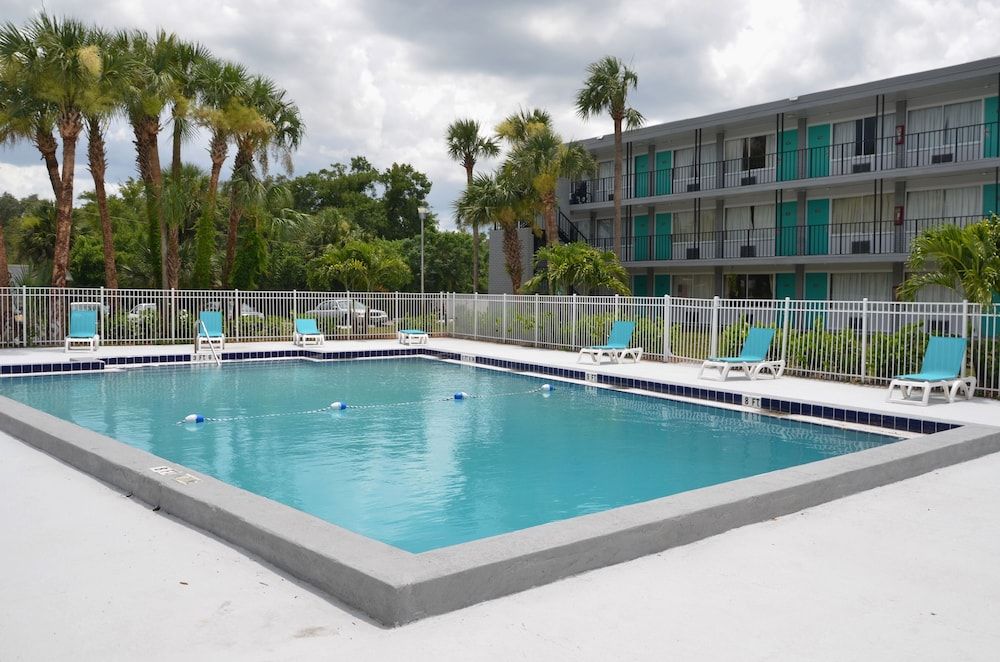 Altamonte Springs Hotel and Suites 2 estrellas en Orlando