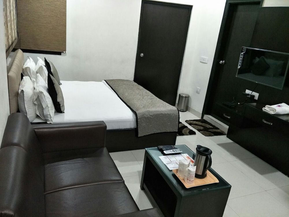 Hotel Mandakini Lush 3