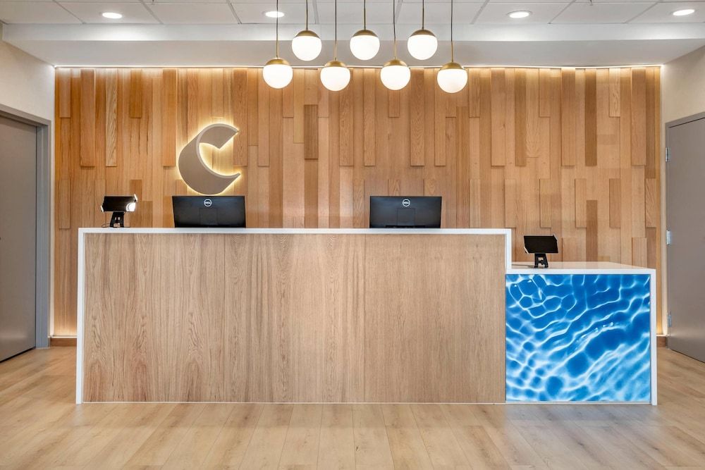 Comfort Inn & Suites Newark Liberty International Airport 2