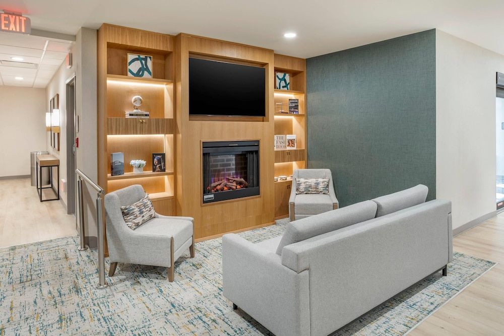 Comfort Inn & Suites Newark Liberty International Airport 3