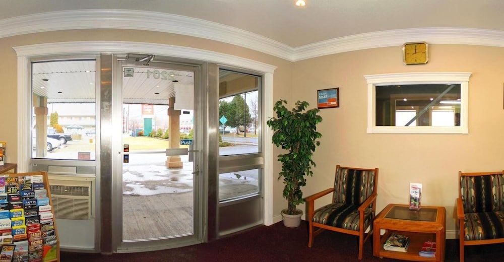 Travelodge by Wyndham Merritt 2