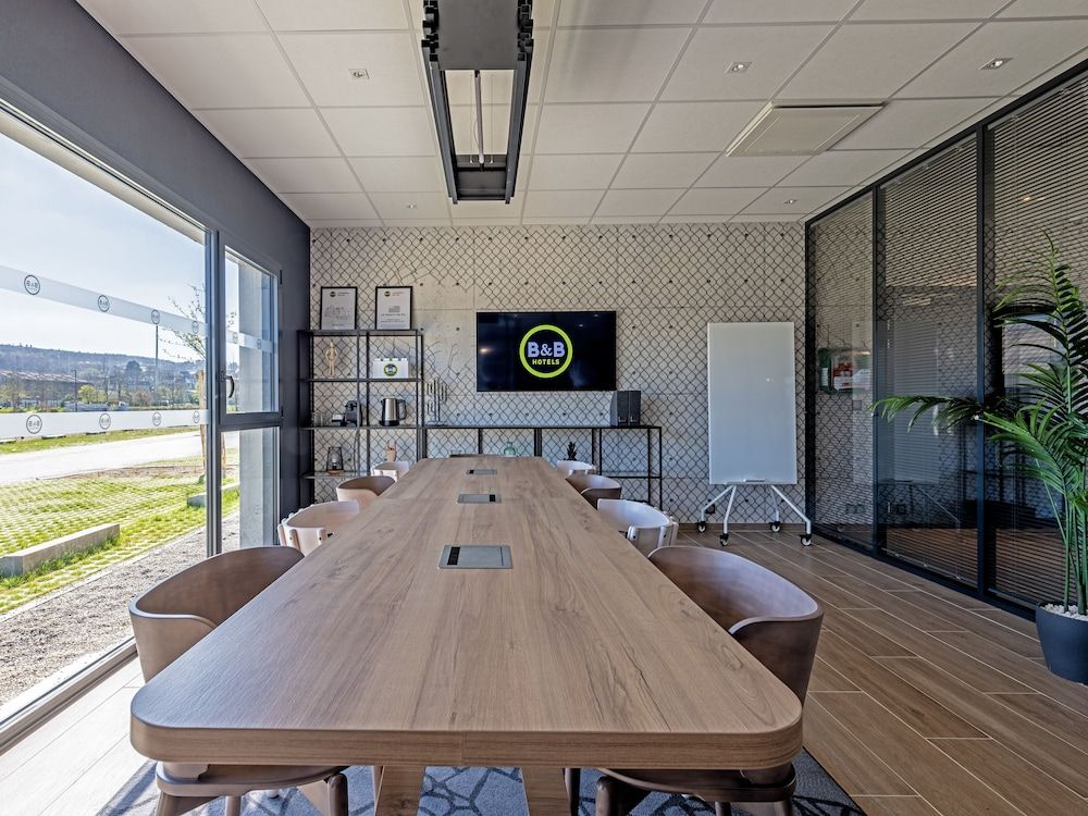 B&B HOTEL Landerneau Bois Noir 2