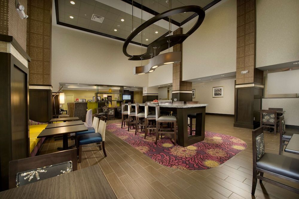 Hampton Inn & Suites Buffalo Airport 3