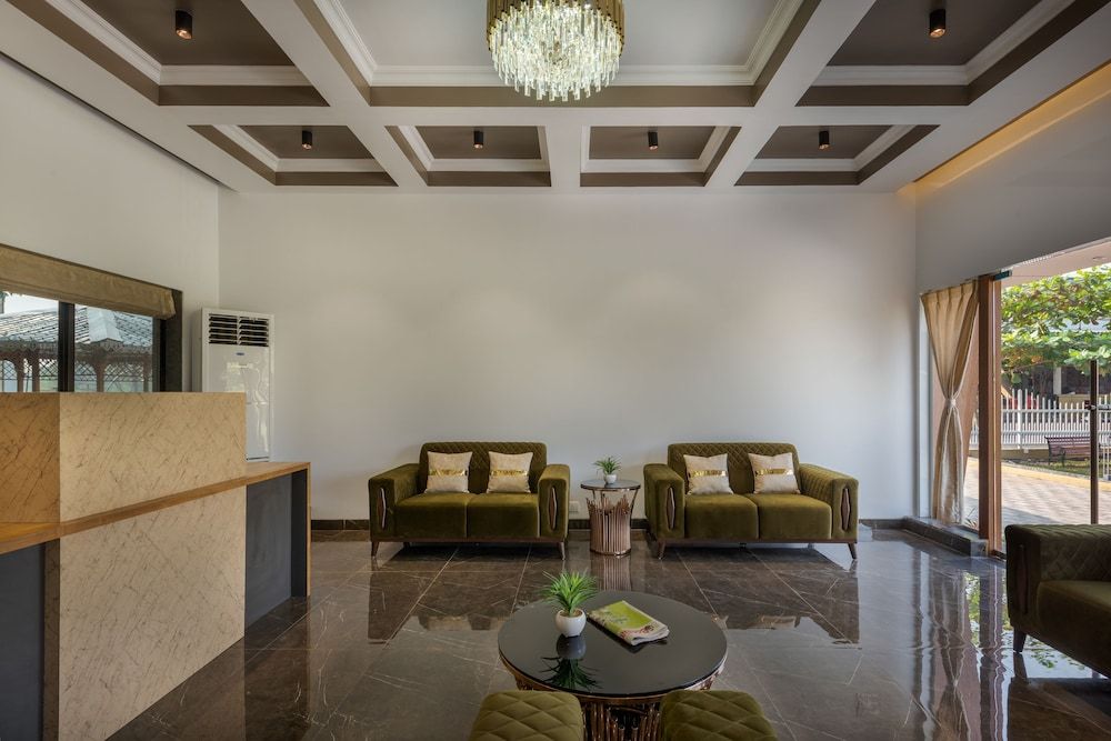 Paramount Riverfront Resort & Spa 2